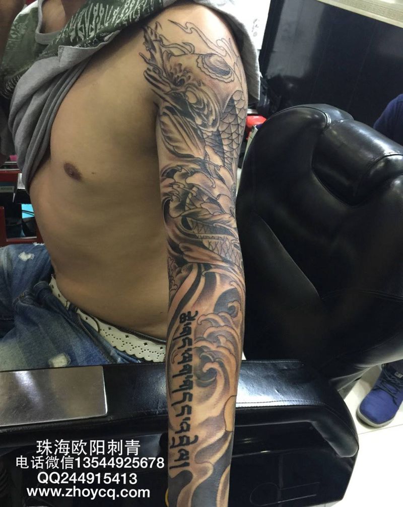 花臂纹身图片_手部传统动物纹身图案