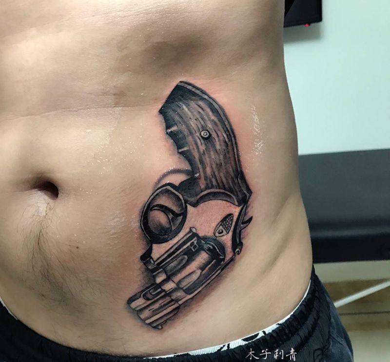 手枪一把纹身图片