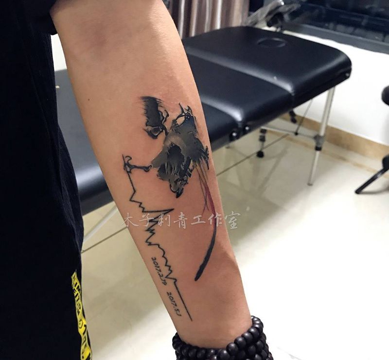 传统水墨小鸟纹身图片