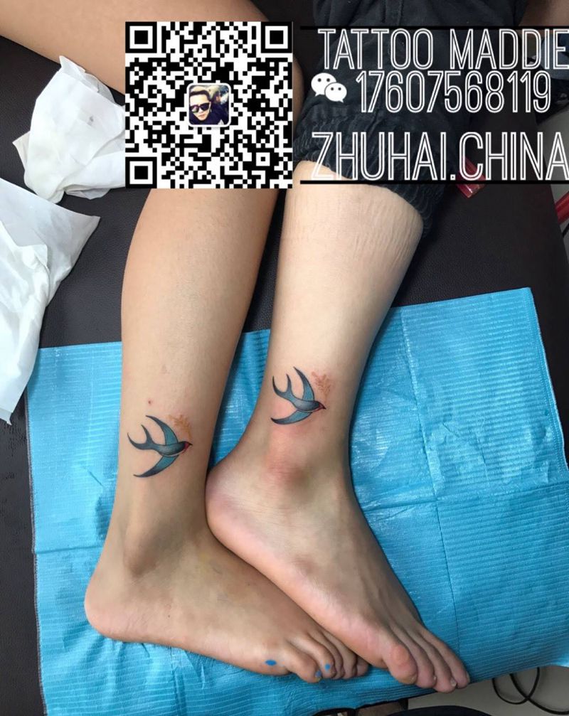 两只小燕子纹身图片