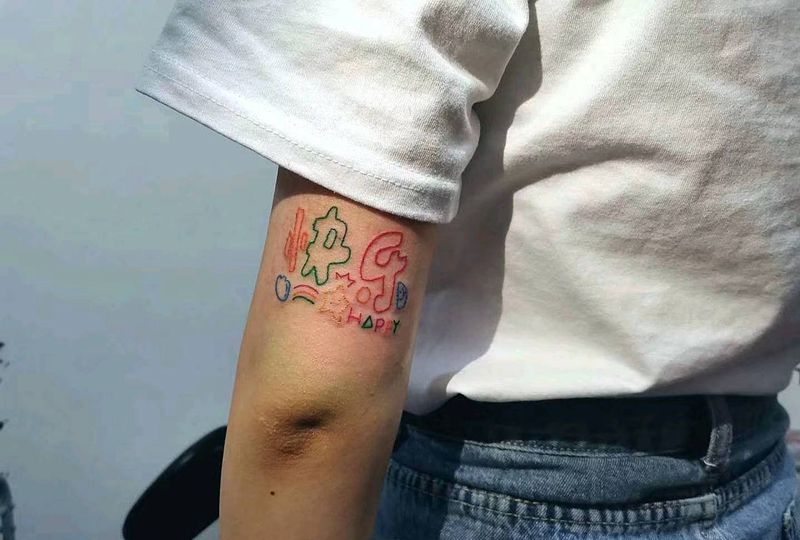 快乐少女纹身图片_手臂纹身图案