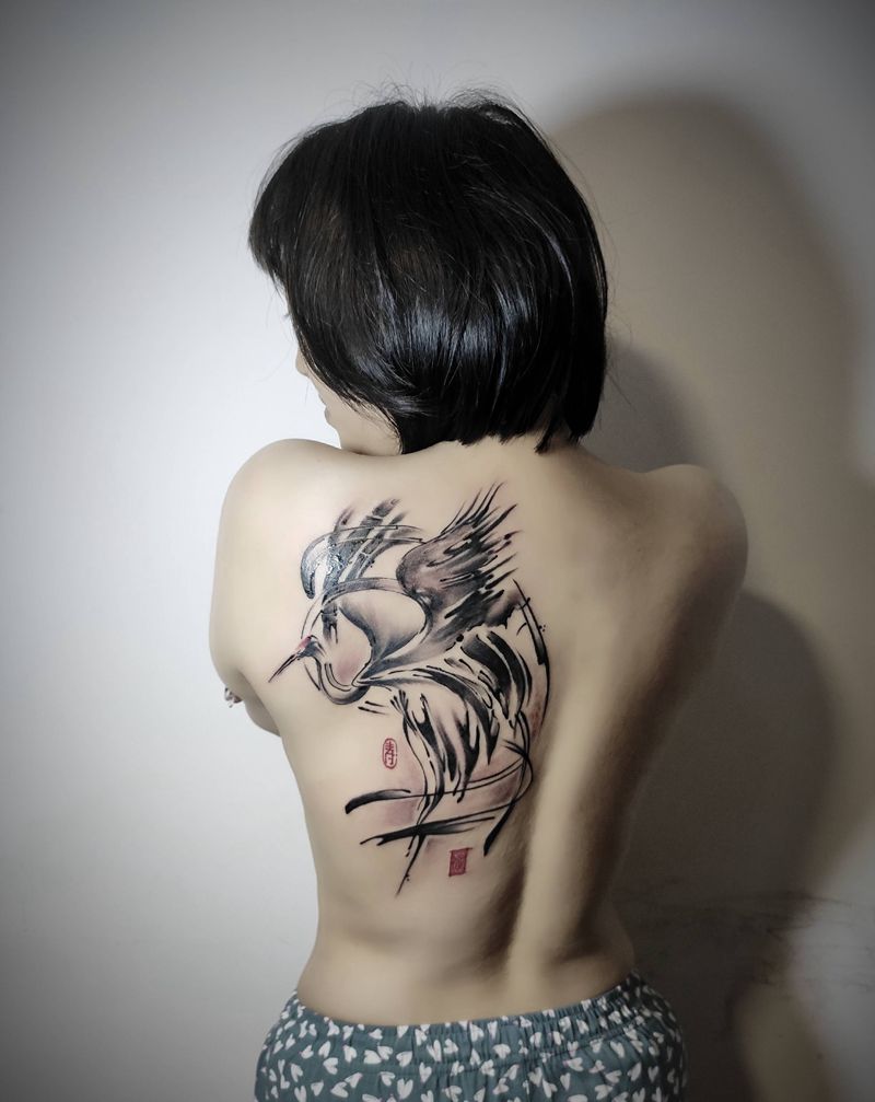 鹤纹身图片_背部水墨纹身图案