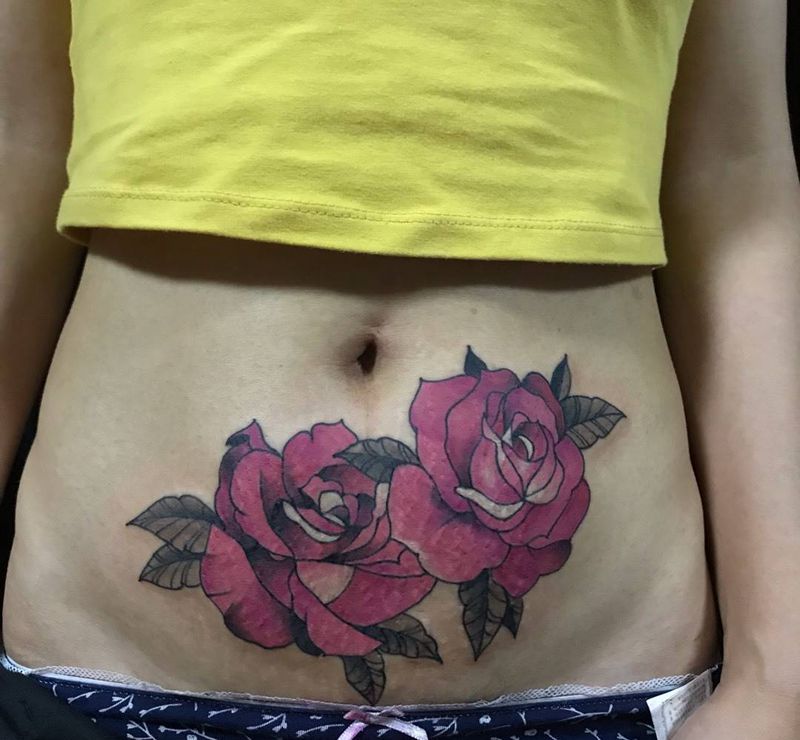 玫瑰花遮盖妊辰纹纹身图片_腹部New School遮盖纹身图案