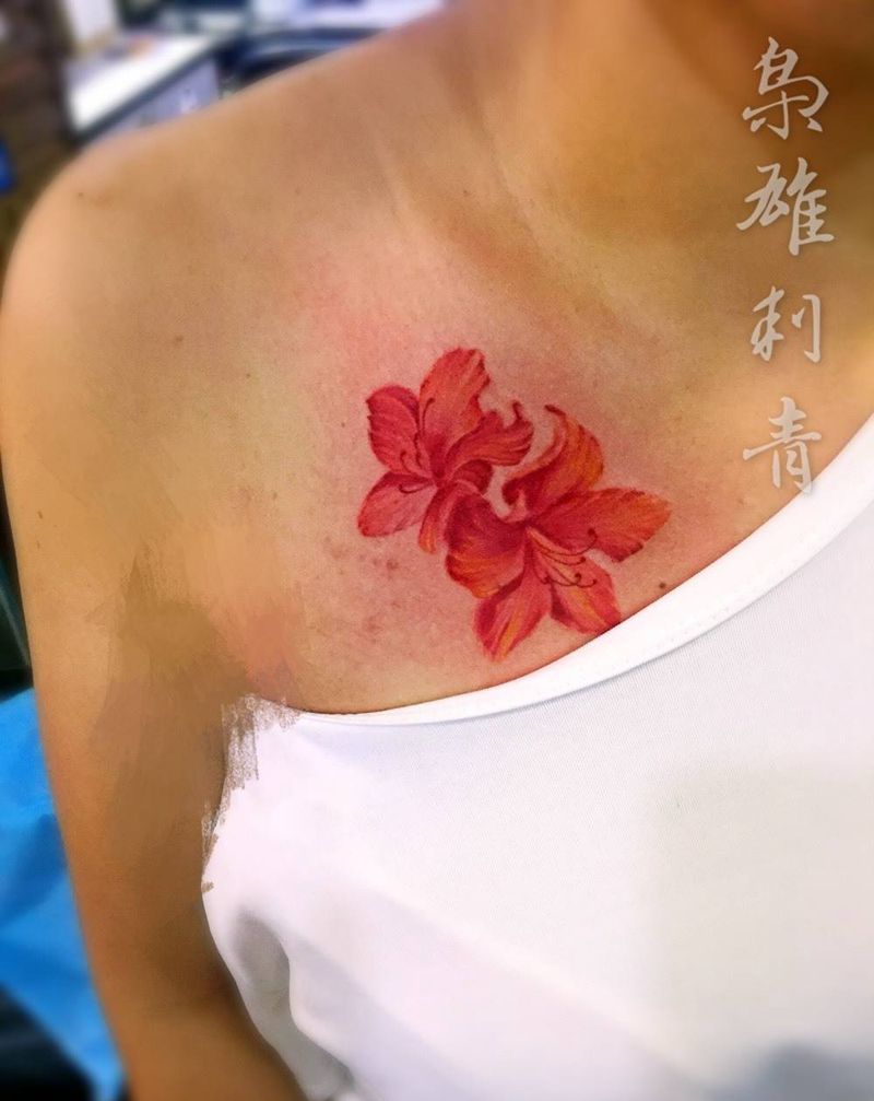 花纹身图片_成品胸部清新写实植物纹身图案