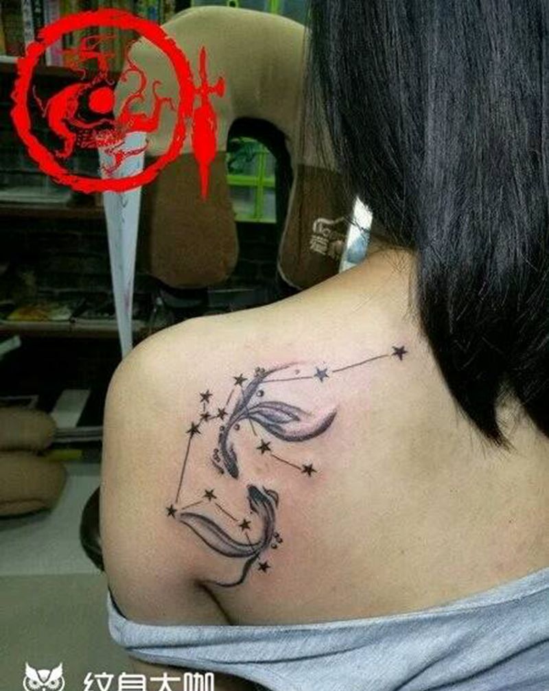 双鱼座纹身图片_背部欧美字符成品纹身图案