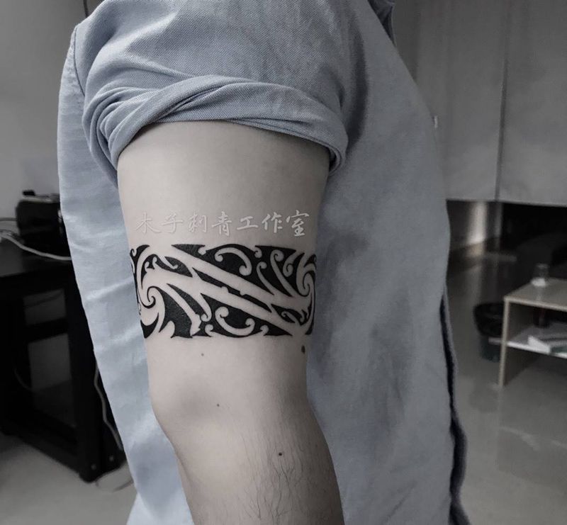 玛雅图腾臂环纹身图片