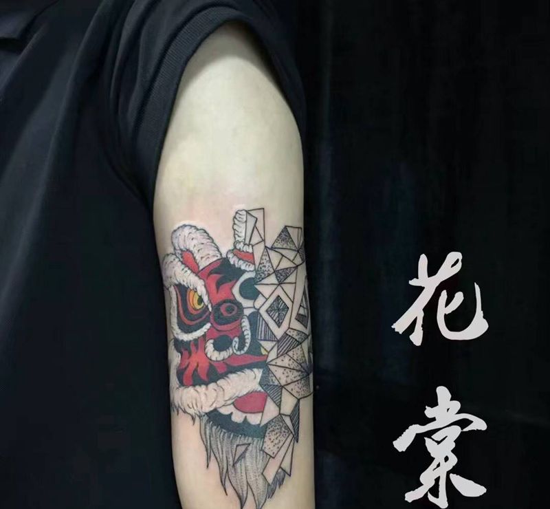 小小醒狮纹身图片_手臂New School几何纹身图案