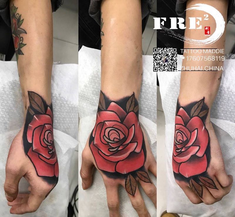 骚花包手背纹身图片_成品手部欧美植物纹身图案