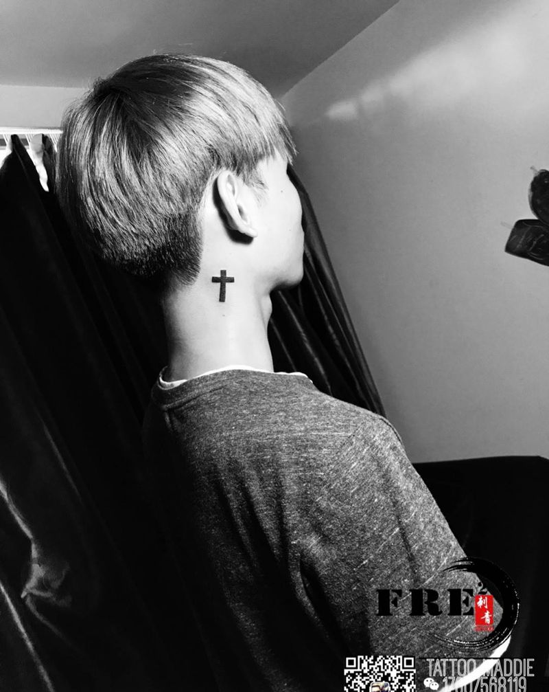 十字架纹身图片