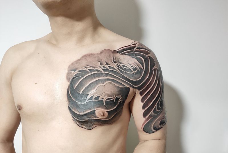 8小时半胛，顾客赶时间，下次精纹身图片_手臂胸部老传统纹身图案