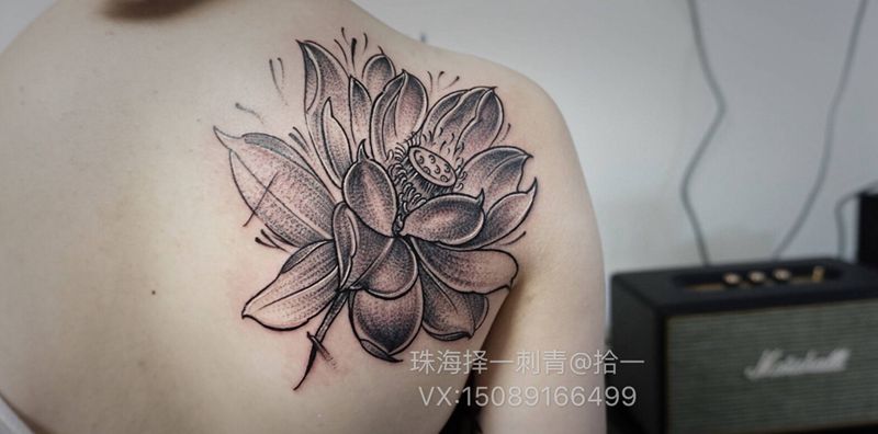 别具风格的莲花纹身图片