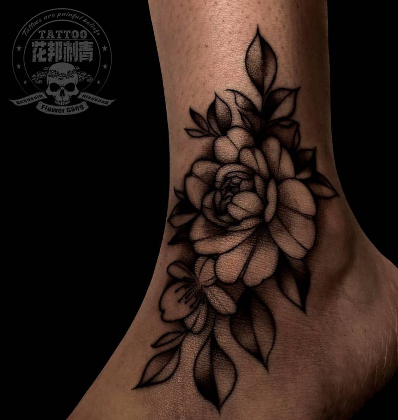 素花纹身图片_脚部素花纹身图案