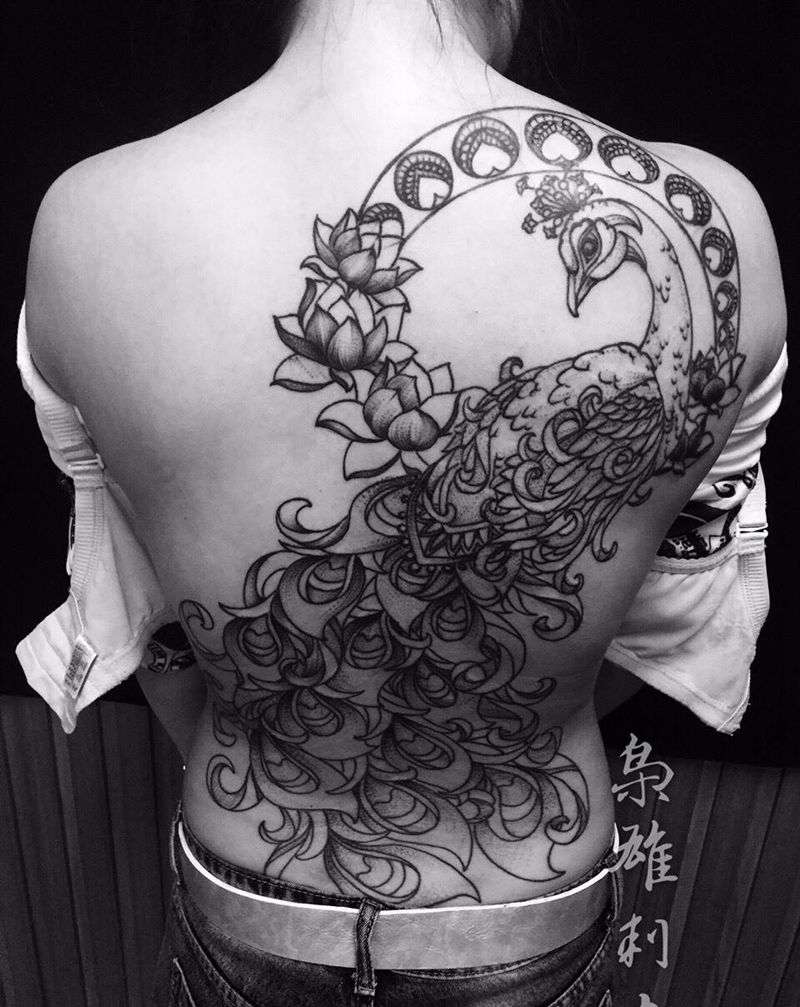 孔雀纹身图片_成品背部国画动物纹身图案