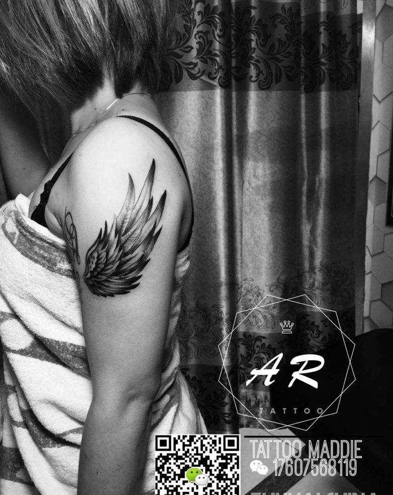 翅膀纹身图片_成品手臂清新纹身图案