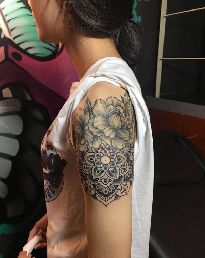 曼陀罗遮盖纹身图片