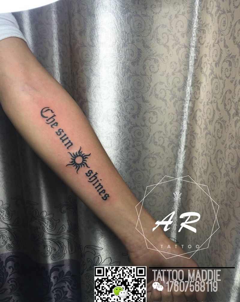 字母纹身图片_手臂清新纹身图案