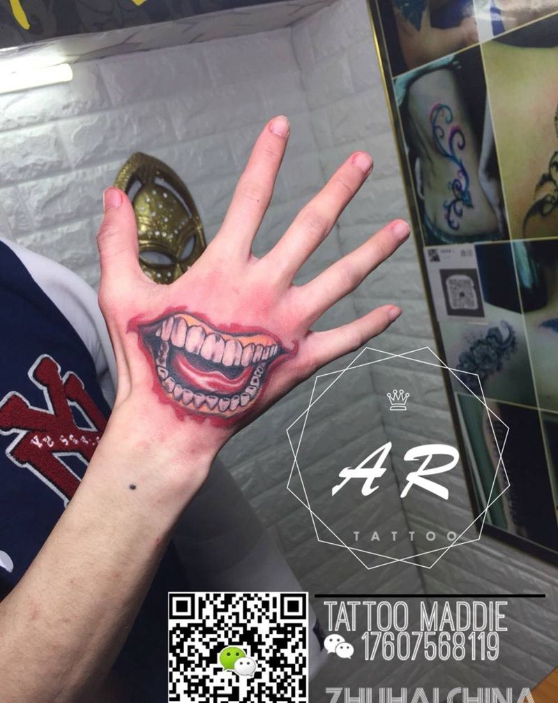 小丑嘴纹身图片