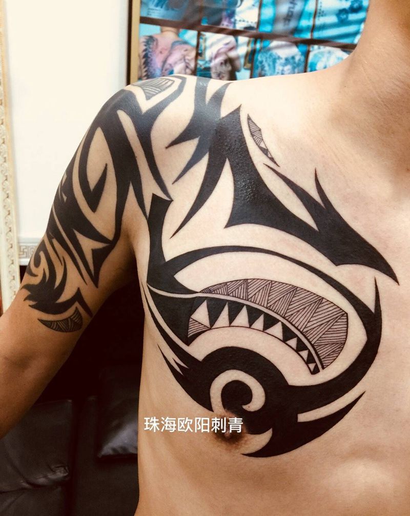 半胛图腾纹身图片