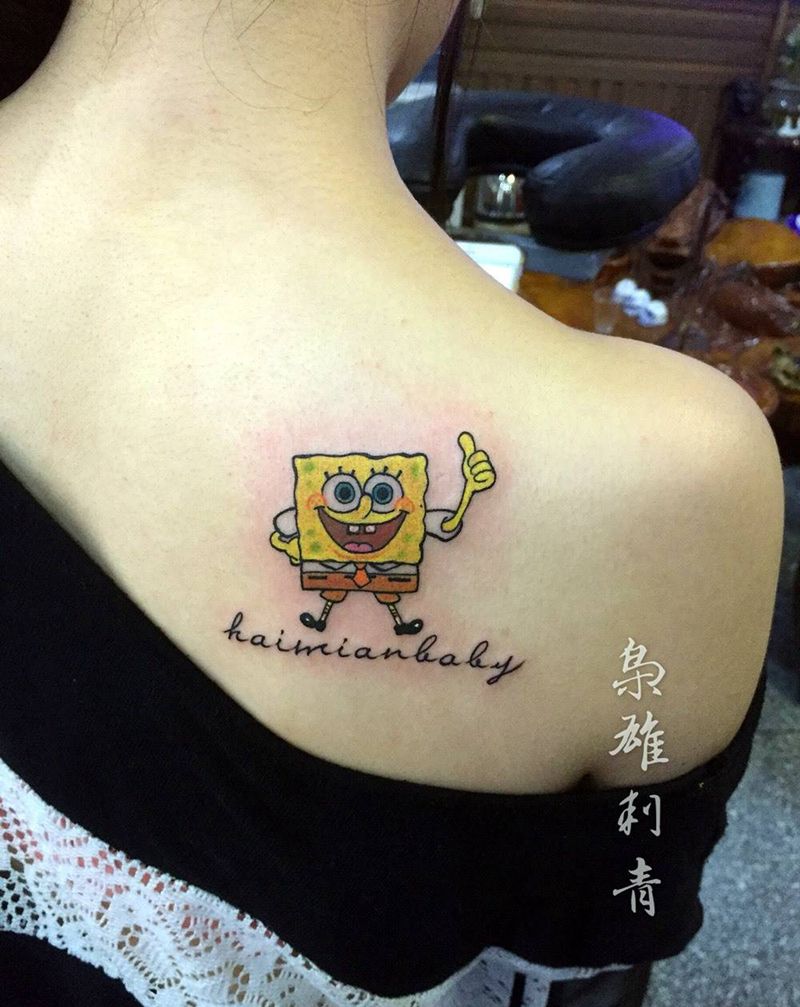 海绵宝宝纹身图片_成品肩部清新人物纹身图案