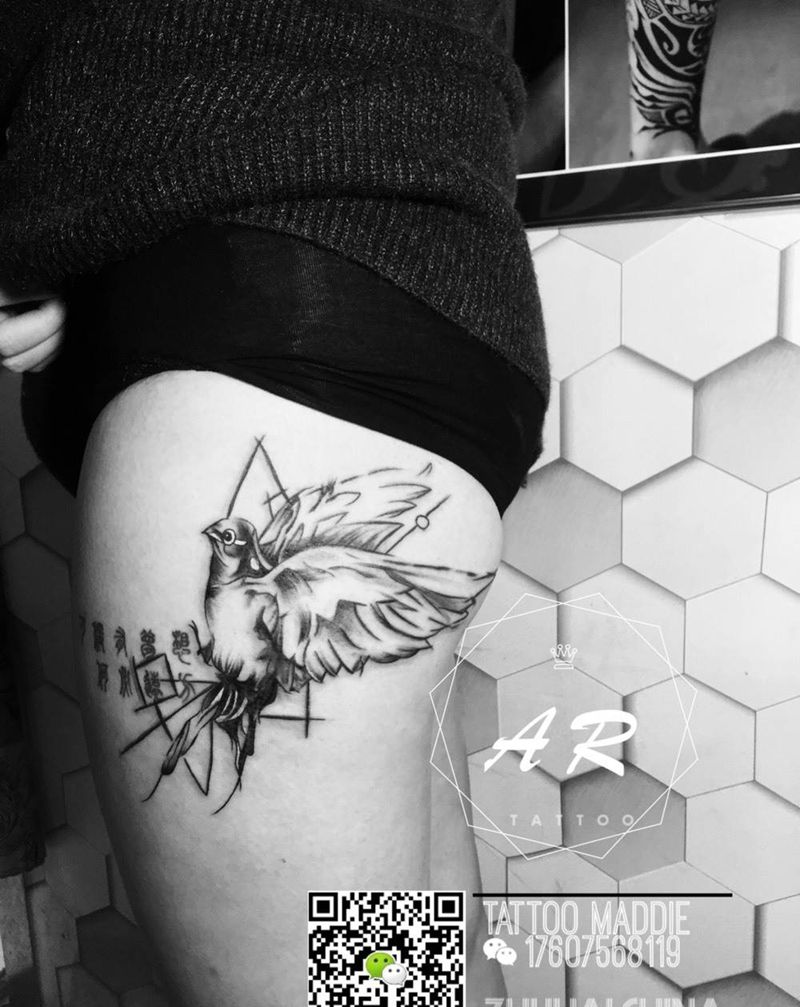 遮盖作品，小鸟！客人只要求遮盖数字纹身图片_腿部欧美动物纹身图案