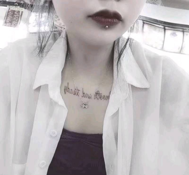 英文纹身图片_胸部纹身图案