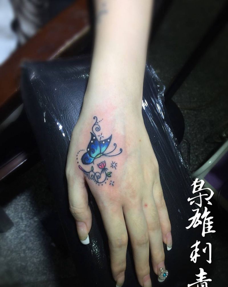 【蝴蝶】纹身图片_成品手部传统动物纹身图案