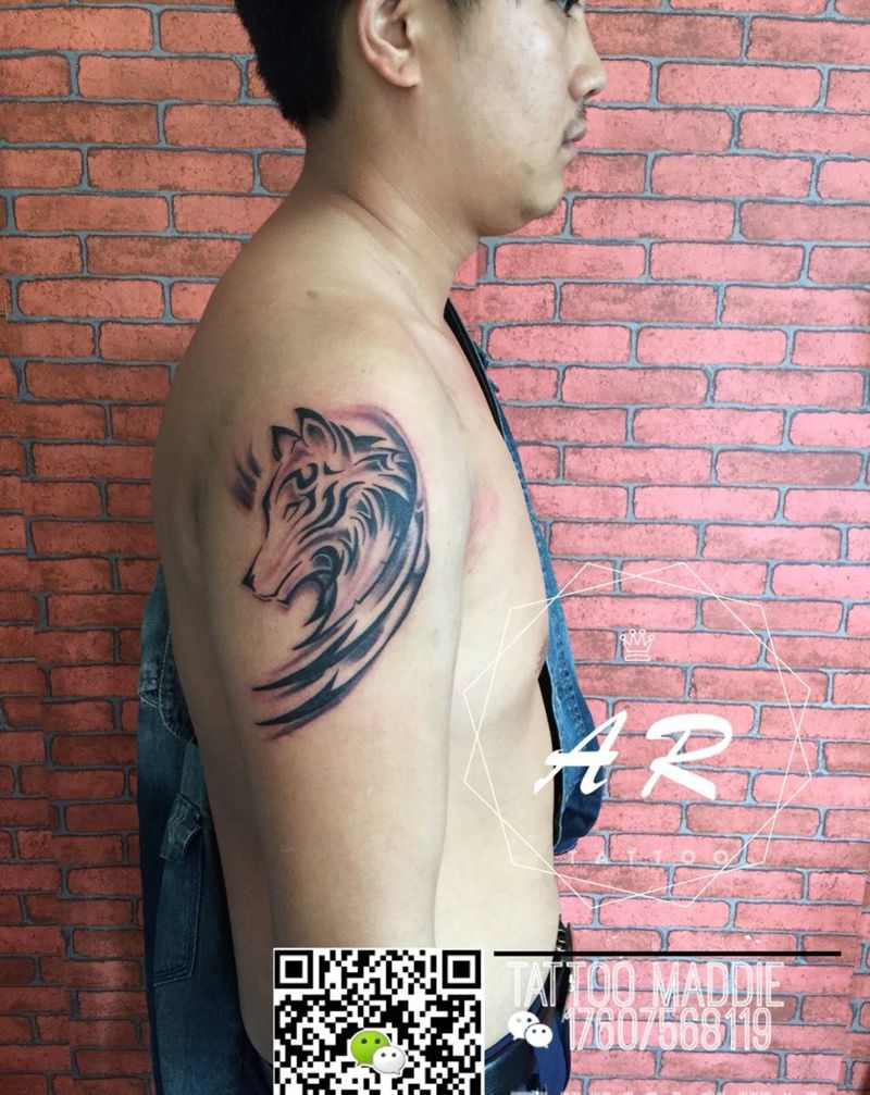 大臂图腾纹身图片