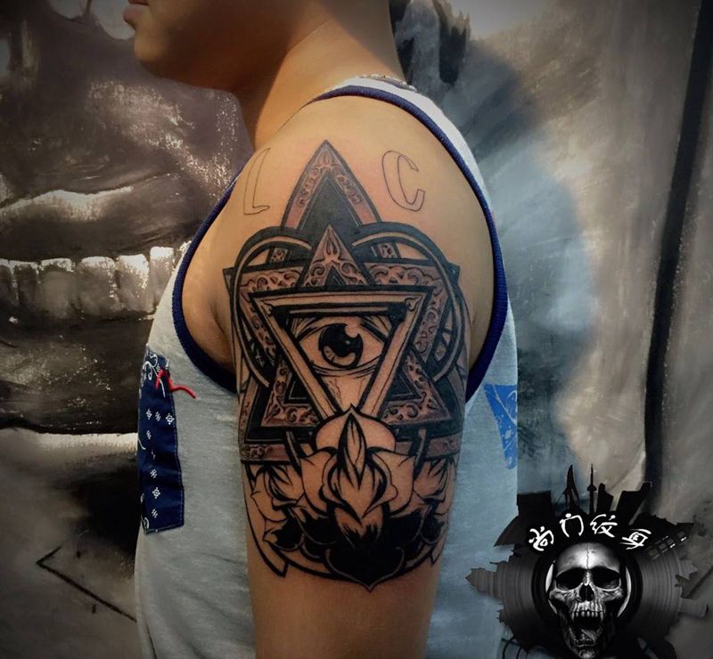 上帝之眼纹身图片