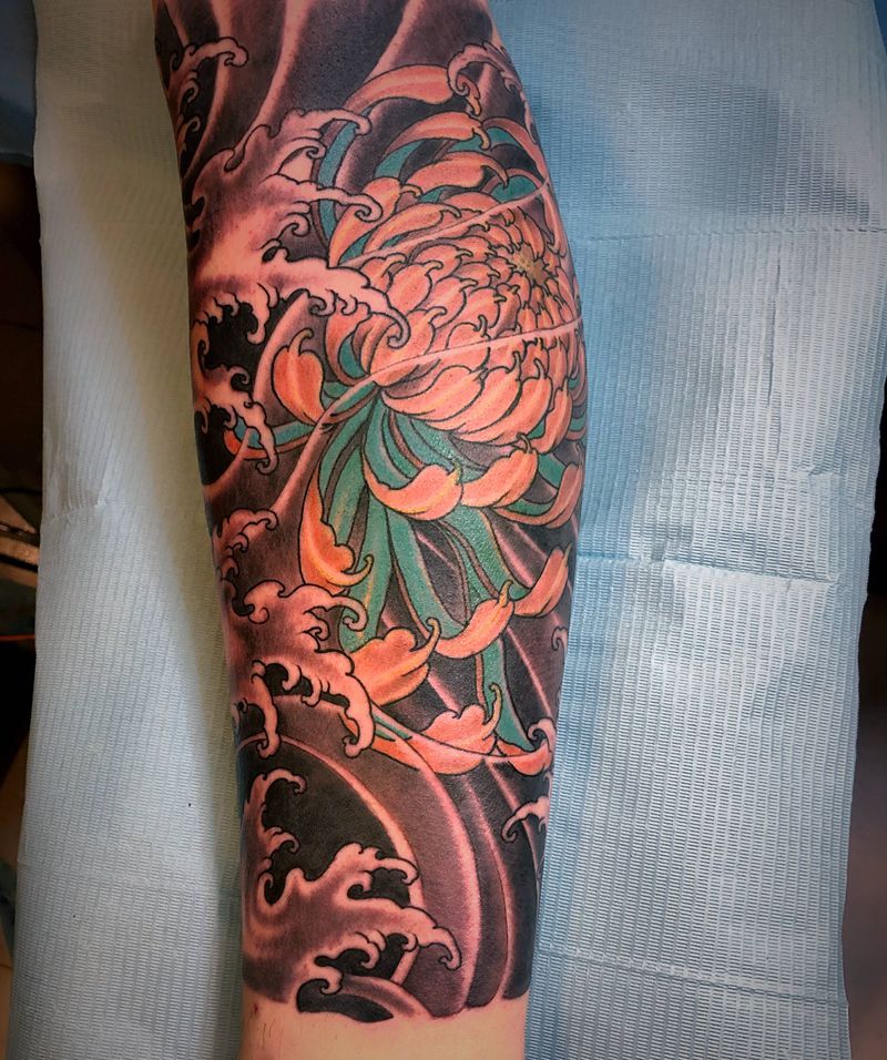 菊花纹身图片_腿部新传统纹身图案