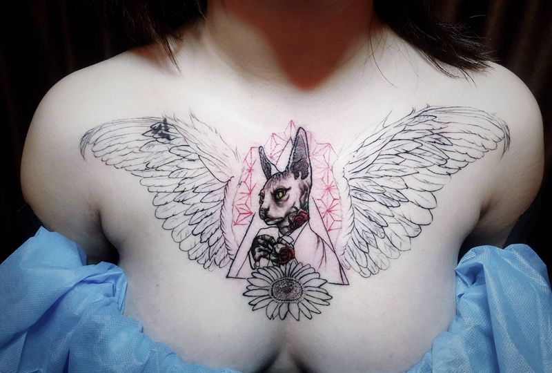 半成品花胸纹身图片_胸部欧美写实纹身图案