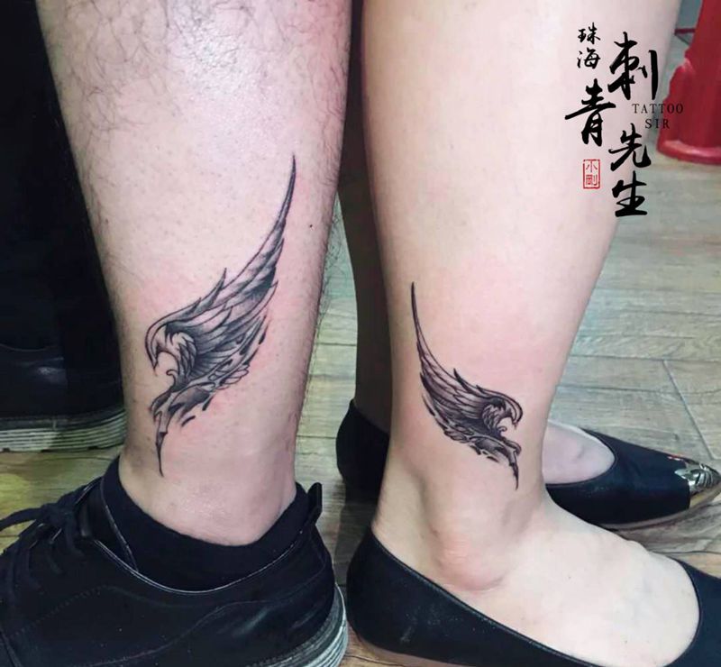 翅膀纹身图片_脚部点刺纹身图案