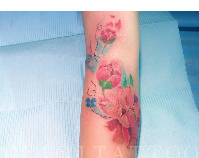 牡丹纹身图片_手臂水彩纹身图案