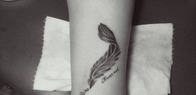 羽毛纹身图片_脚踝纹身图案