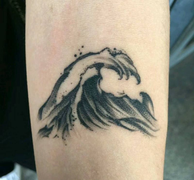 浪  恢复色纹身图片_手臂手部欧美清新写实几何原创插画纹身图案