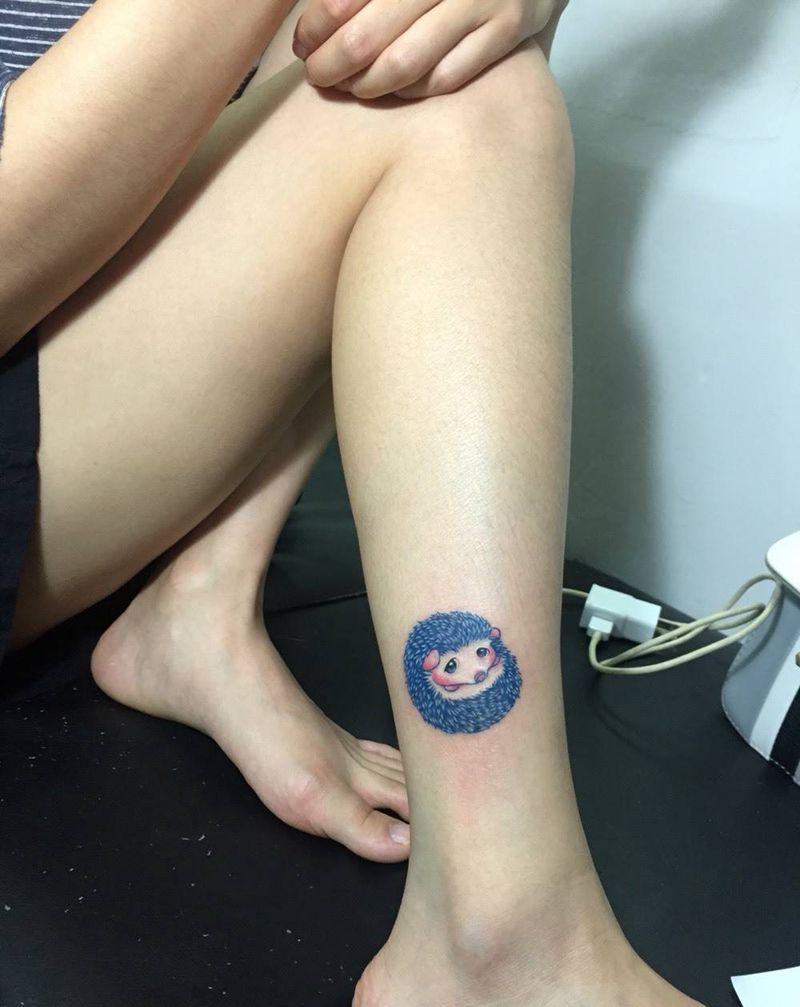 刺猬纹身图片_成品腿部清新动物纹身图案