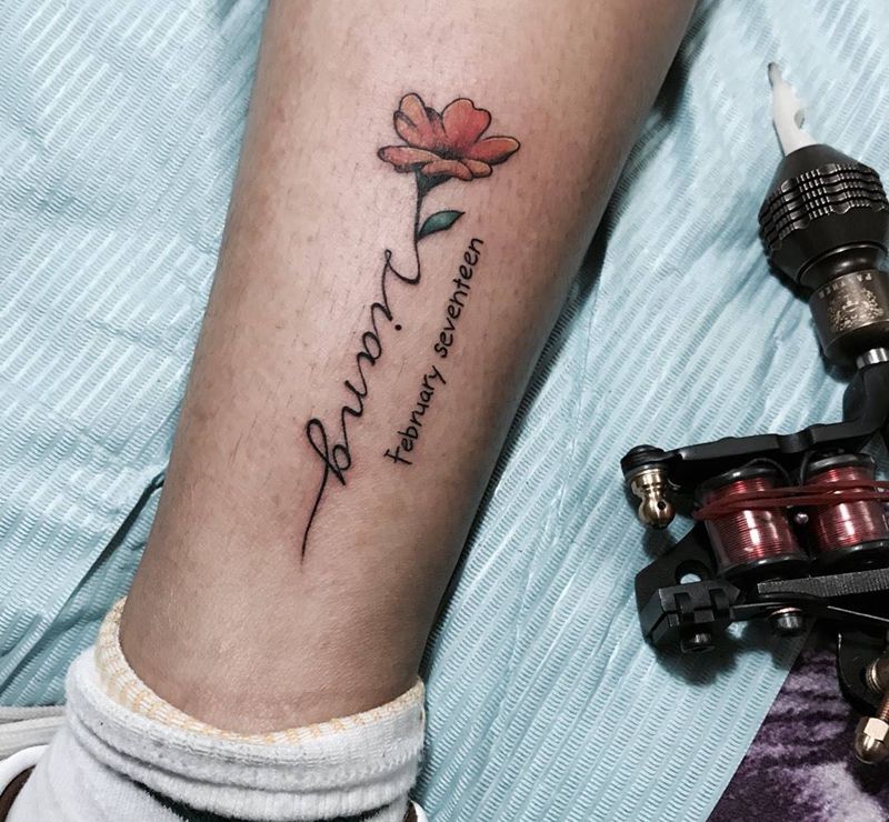 花字母设计纹身图片_成品腿部清新欧美植物纹身图案