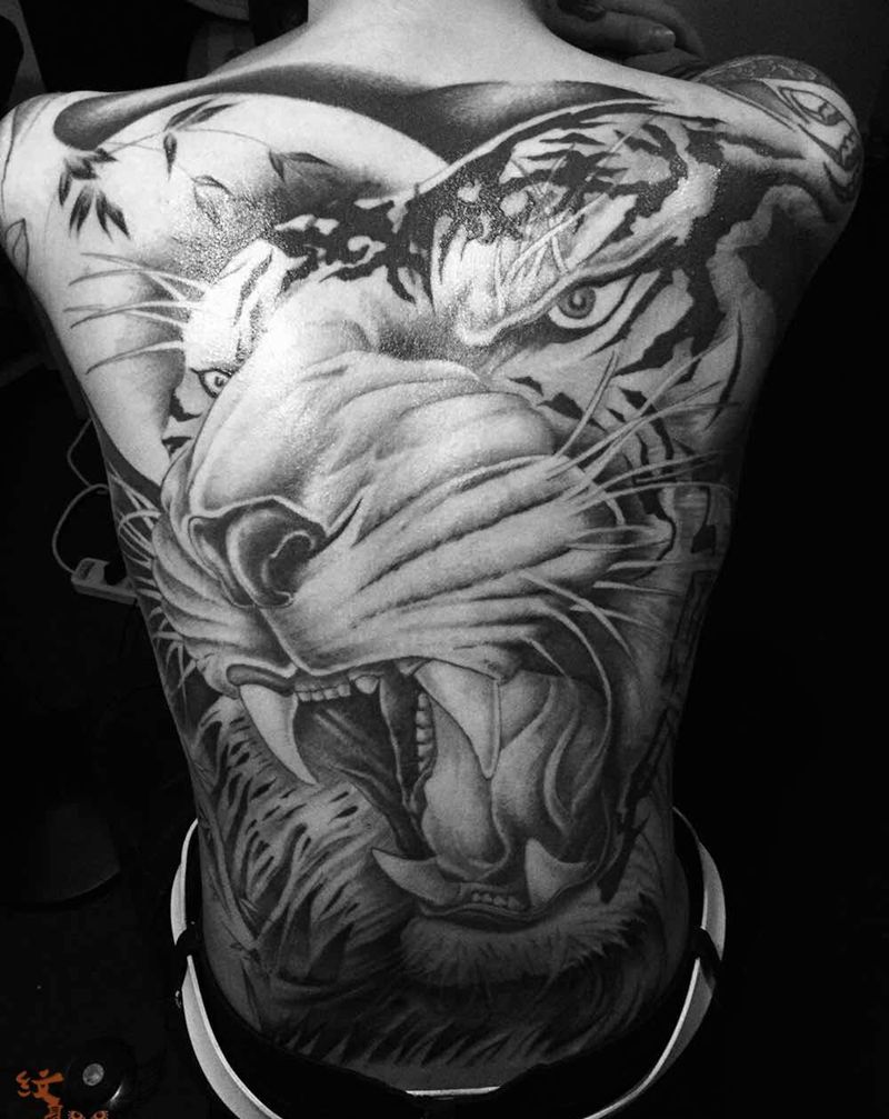 虎纹身图片_传统动物背部纹身图案