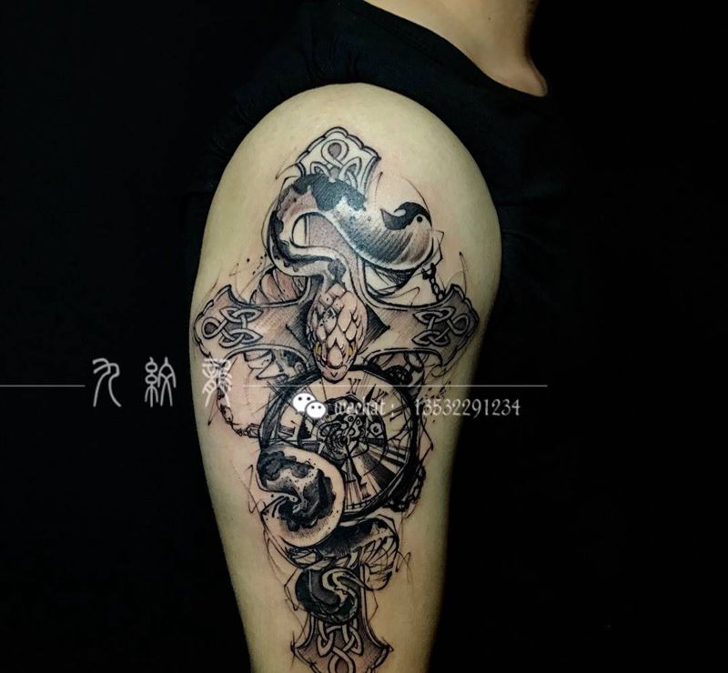 蛇纹身图片_手臂水墨点刺纹身图案