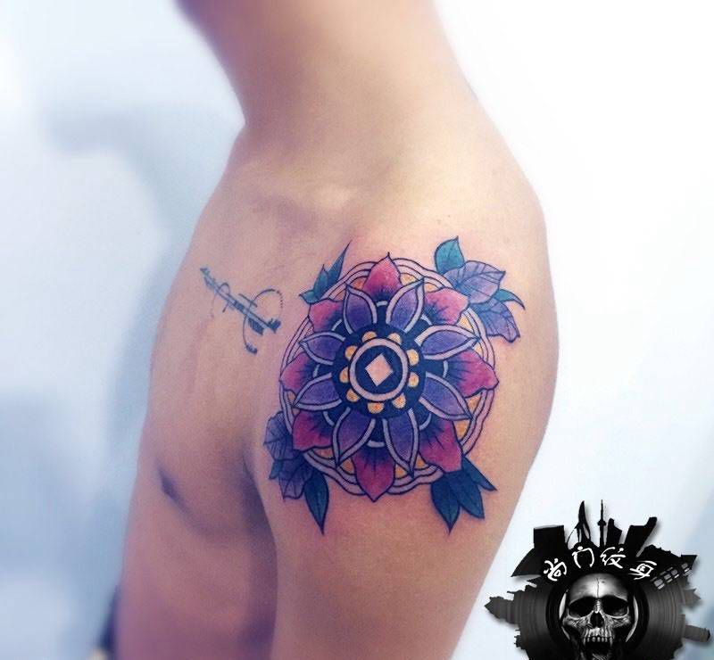 肩花纹身图片