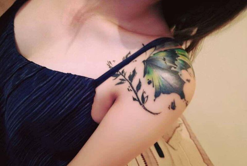 蝶恢复后纹身图片_成品肩部欧美清新动物纹身图案
