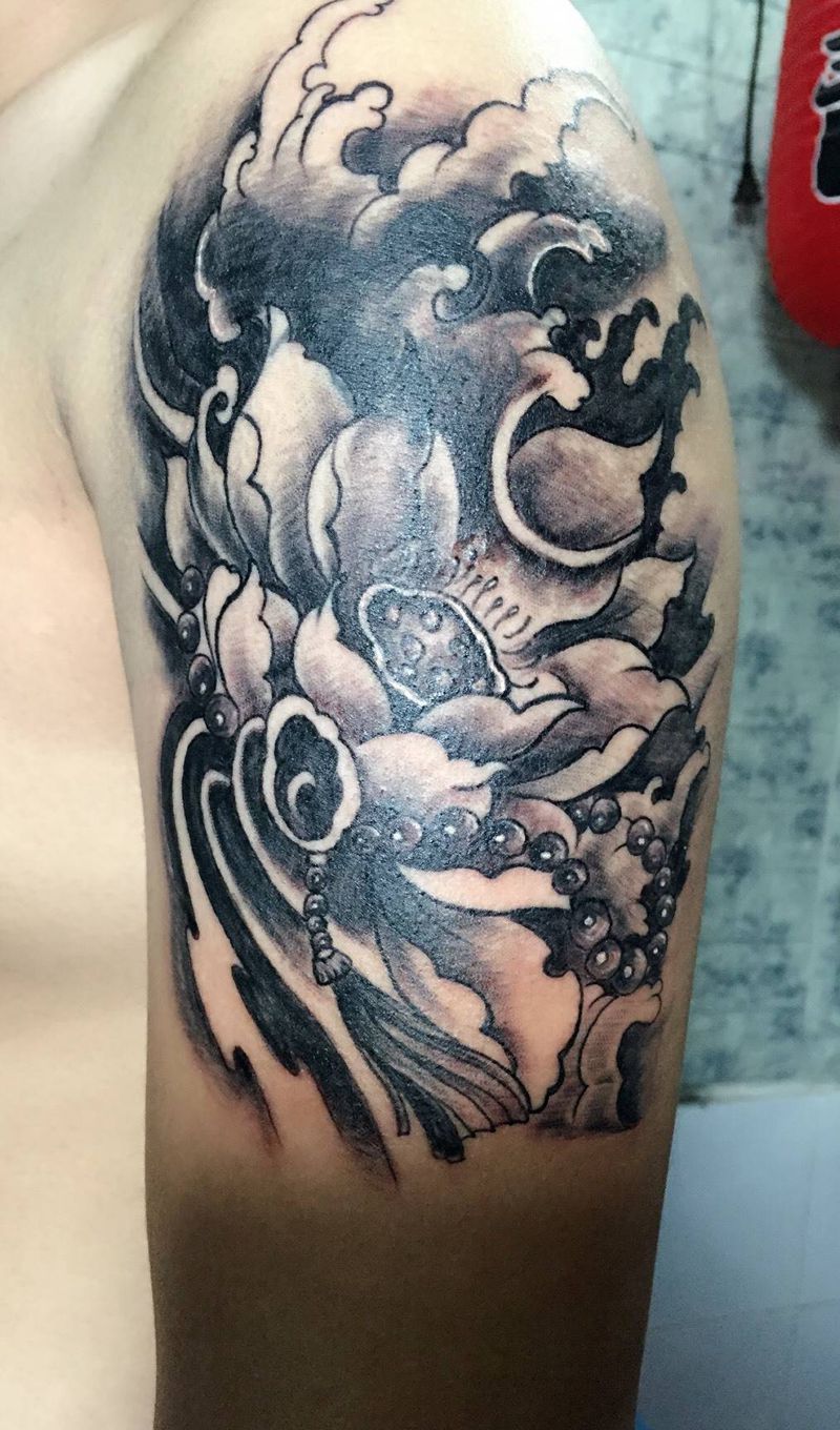 荷花遮盖纹身图片