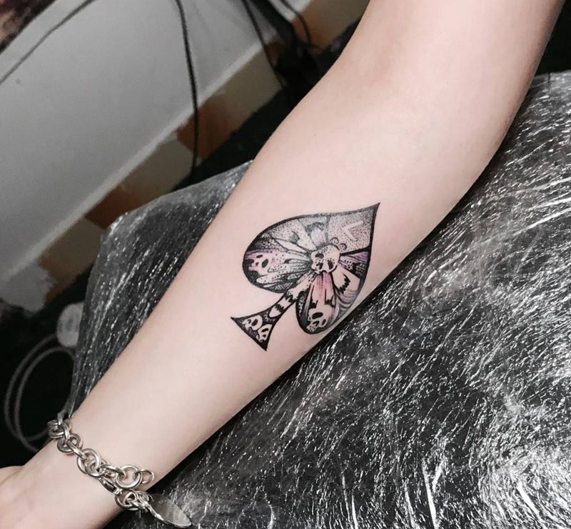 黑桃骷髅飞蛾纹身图片_成品手臂欧美清新图腾鬼神动物纹身图案