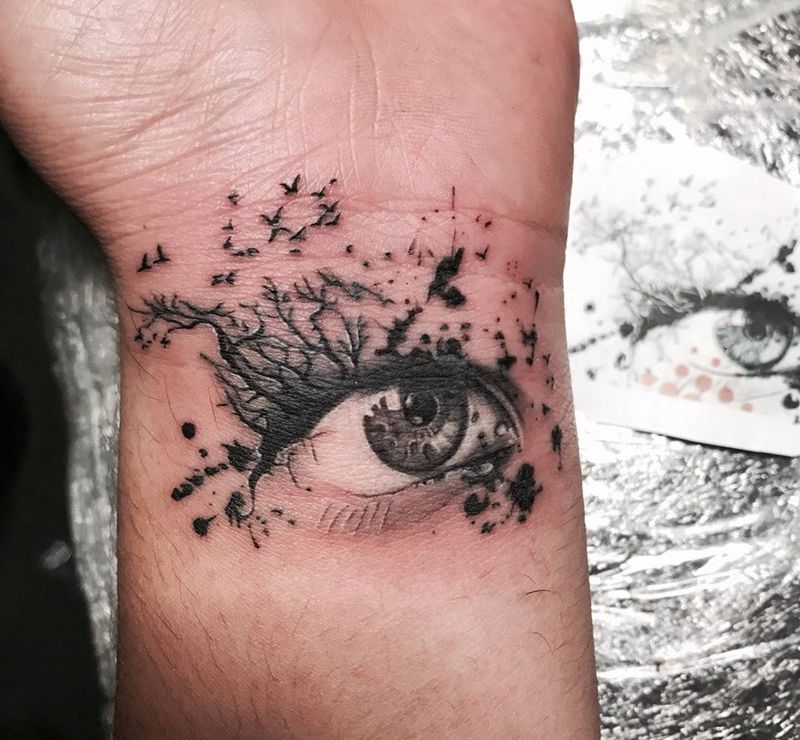 你是我的眼纹身图片_成品手部欧美写实人物纹身图案