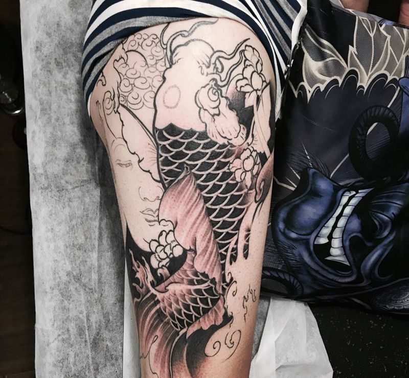 佛鱼未完纹身图片_成品腿部传统鬼神动物纹身图案