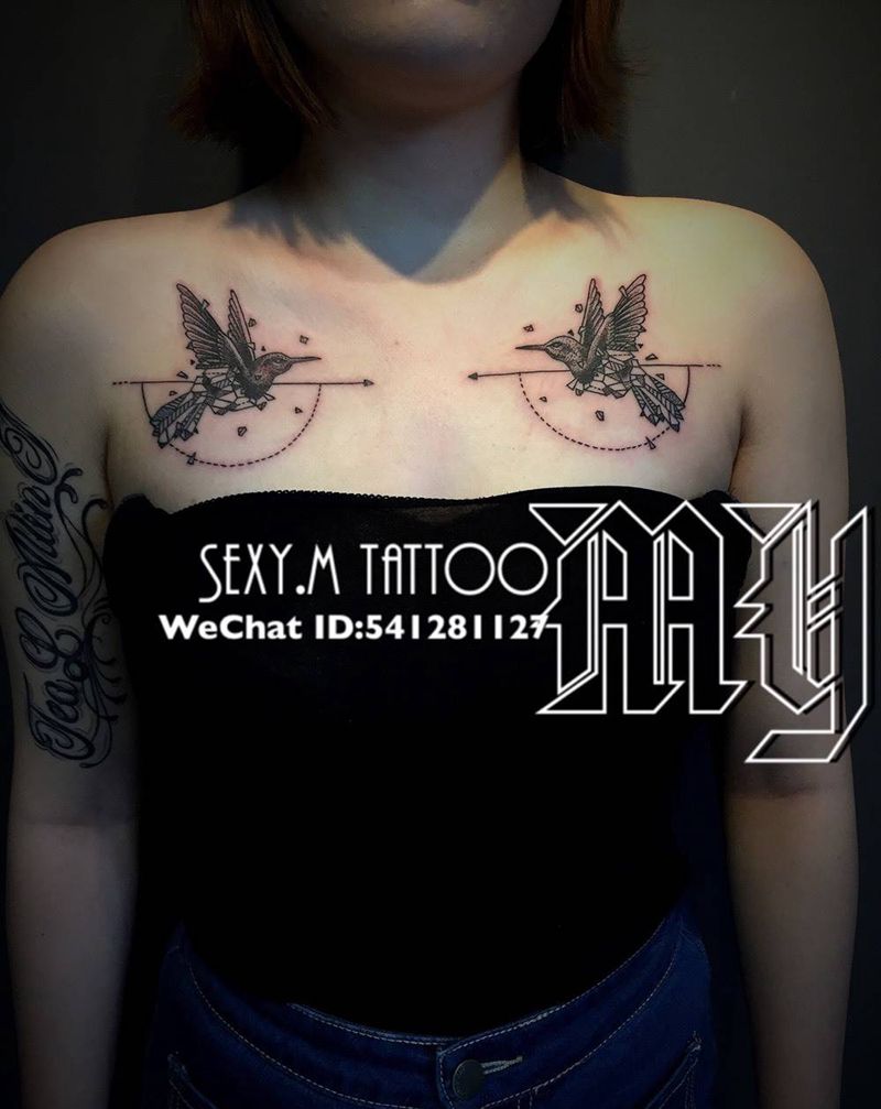 對稱幾何點刺風格纹身图片_成品胸部清新几何纹身图案