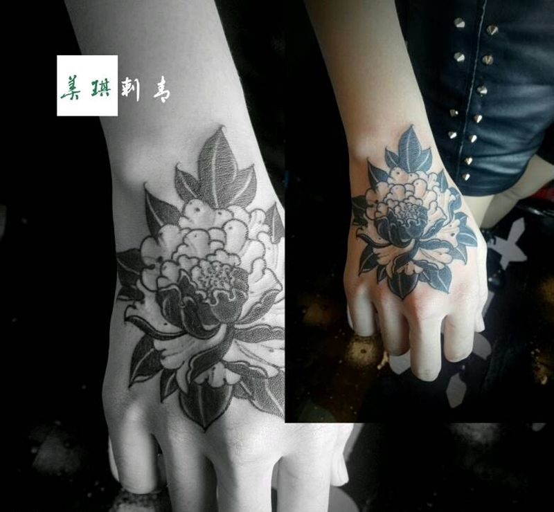 花纹身图片_手臂传统植物成品纹身图案