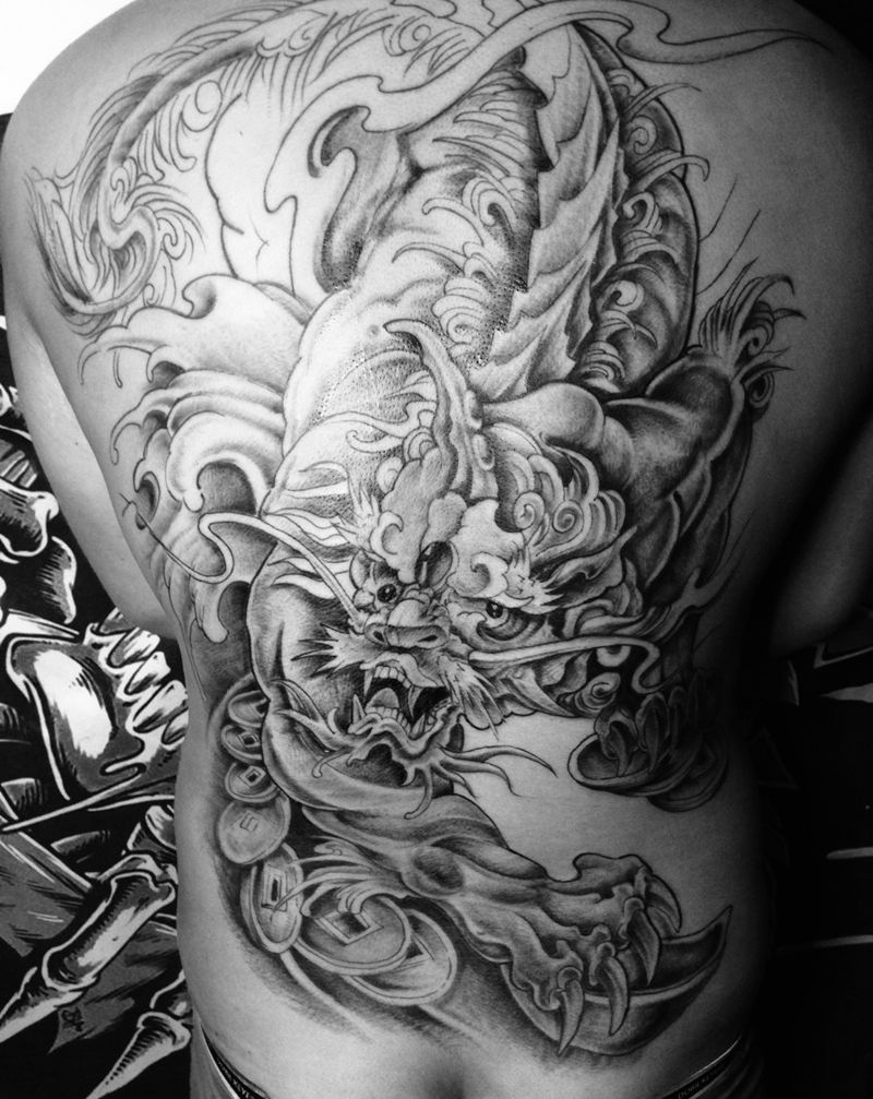 满背貔貅未完成纹身图片