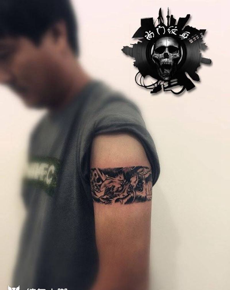 臂环龙纹身图片