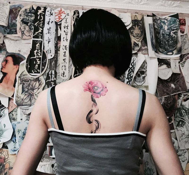 罂粟纹身图片_成品背部欧美几何植物纹身图案