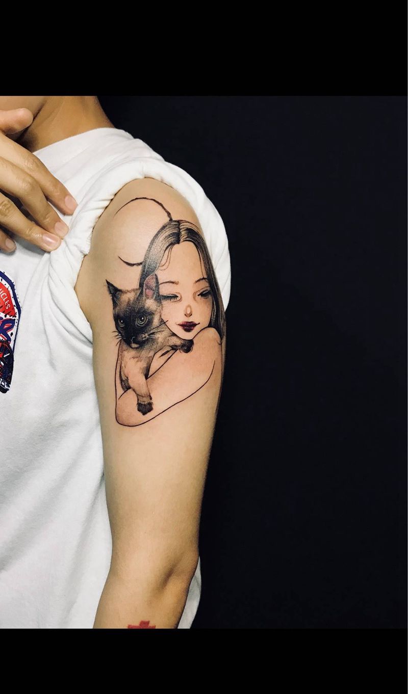 少女与猫纹身图片_手臂欧美写实New School纹身图案